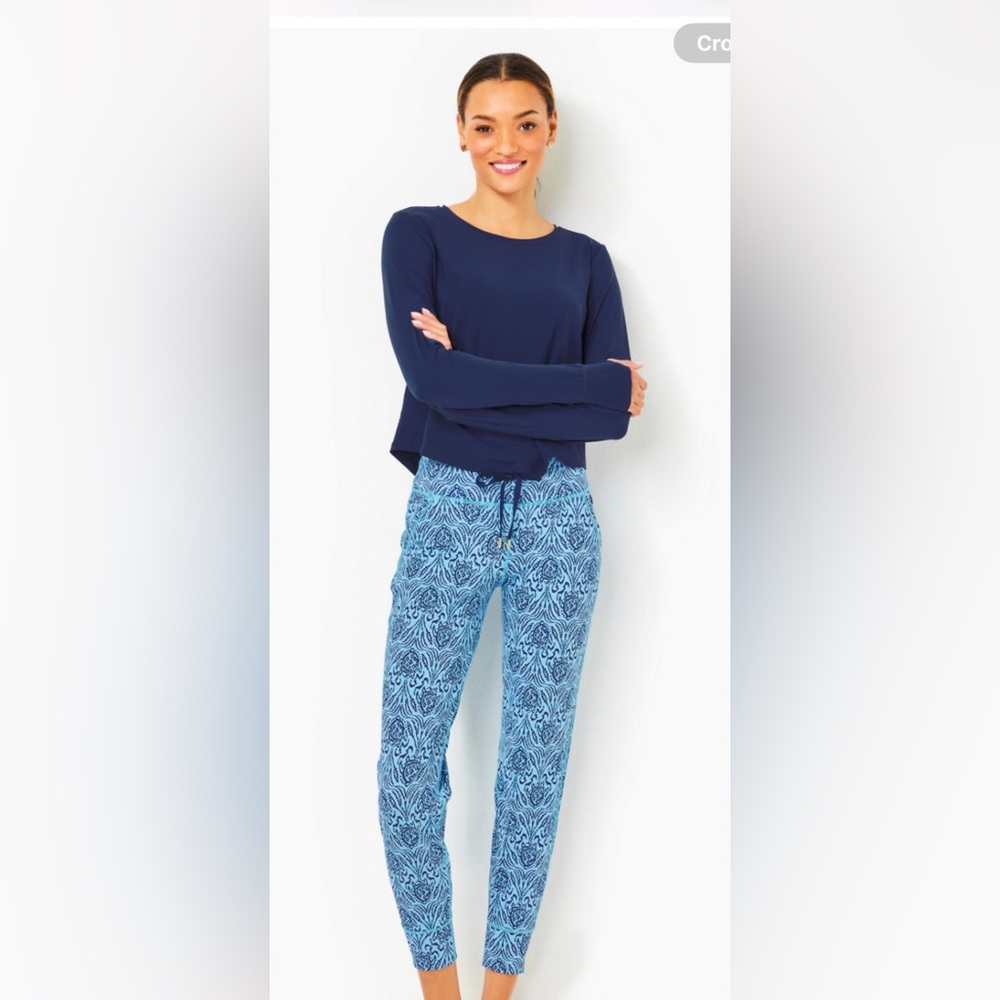 Lilly Pulitzer UPF 50  Luxletic 28in Island Jogger size medium like new!!